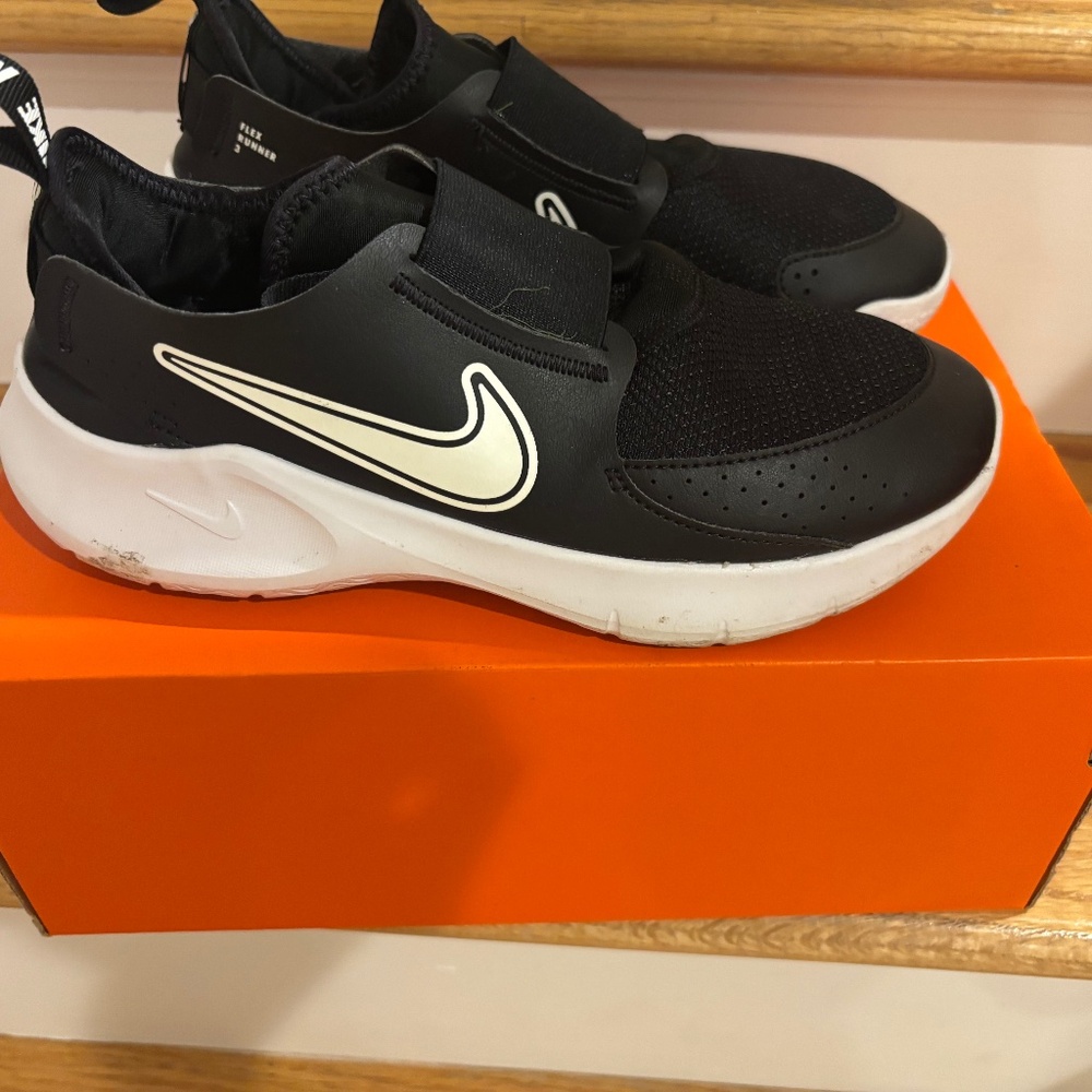 Boys Nike flex runner sneakers